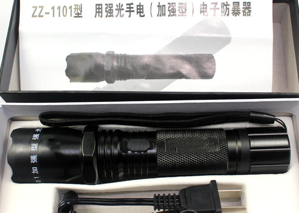 1101型帶強(qiáng)光電筒式電擊器